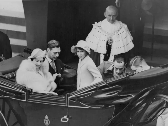 King and Queen Leaving St. Pauls After -- Empire Day Service - The King, Queen and Princess Elizabeth getting into the carriage as they left St. Paul's after the service for the return drive to the Palace. May 24, 1937. (Photo by Keystone)
