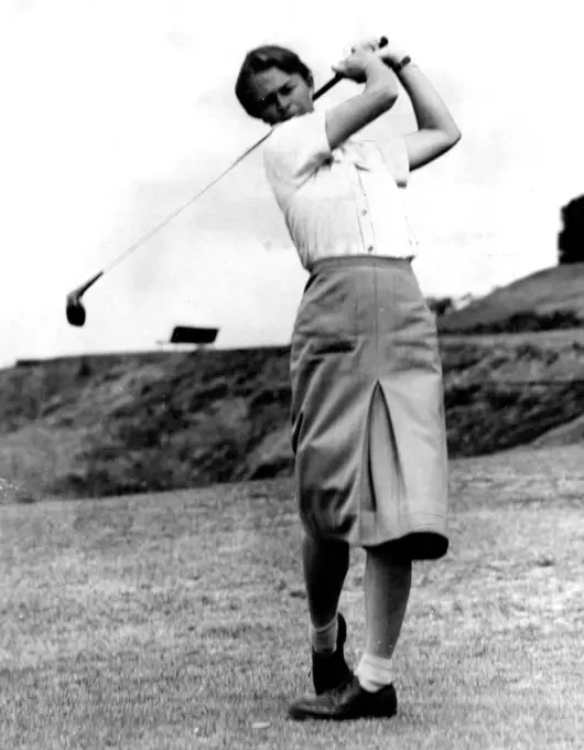 Women golf champ at Australian Club Miss Judith Percy. September 20, 1955. (Photo by Martin/Fairfax Media).