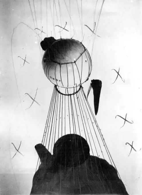 Last flight of Prof. Piccard, the balloon after starting. October 17, 1932. (Photo by Atlantic).