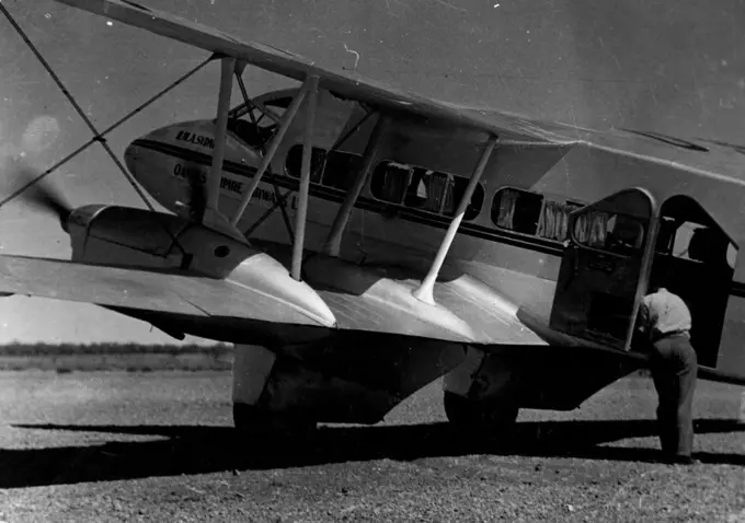 England-Australia mail ***** arrives at the landing ground Brunette Downs - This service is in danger of extinction owing to the deviation-by means of flying boats - across the gulf of carpentaria. January 22, 1939. (Photo by Francis Birtles).