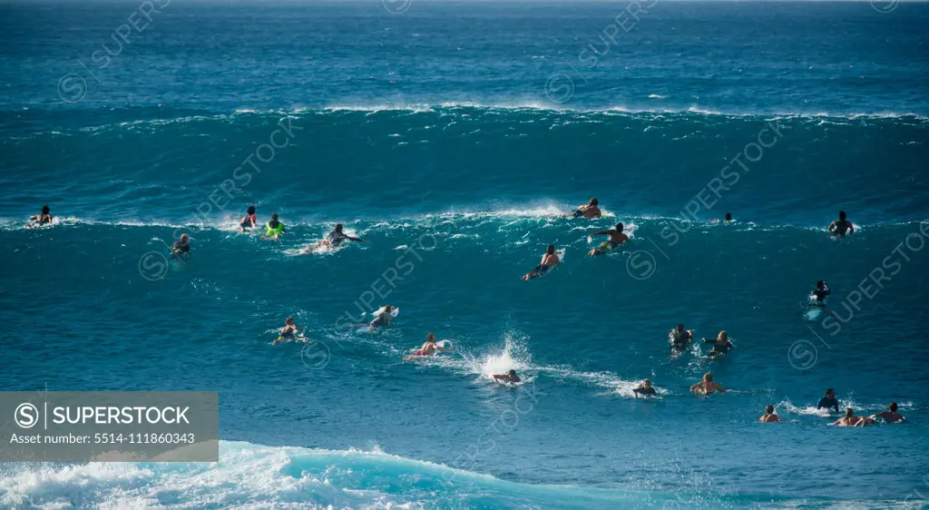 pipeline waves at the north shore in Hawaii