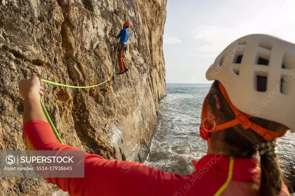 Climbing in Raco del Corv cove /  Luces Nocturnas route 6b