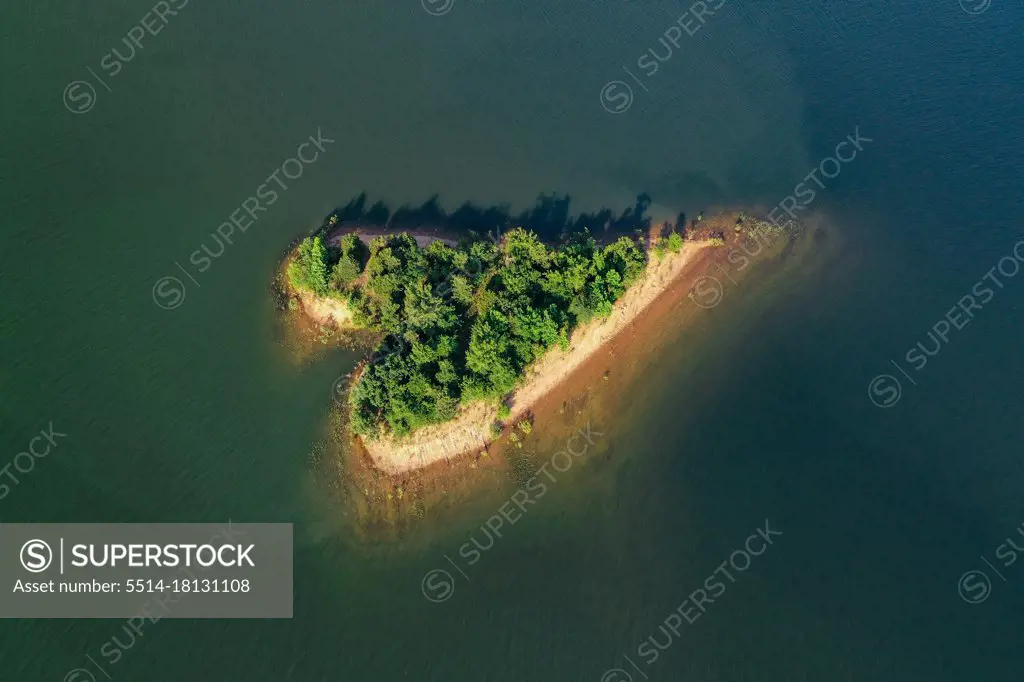 Tiny Islands Dot the Coastline of Lake Ouachita, AK