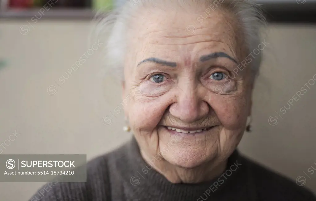 portrait of elderly lady in her home