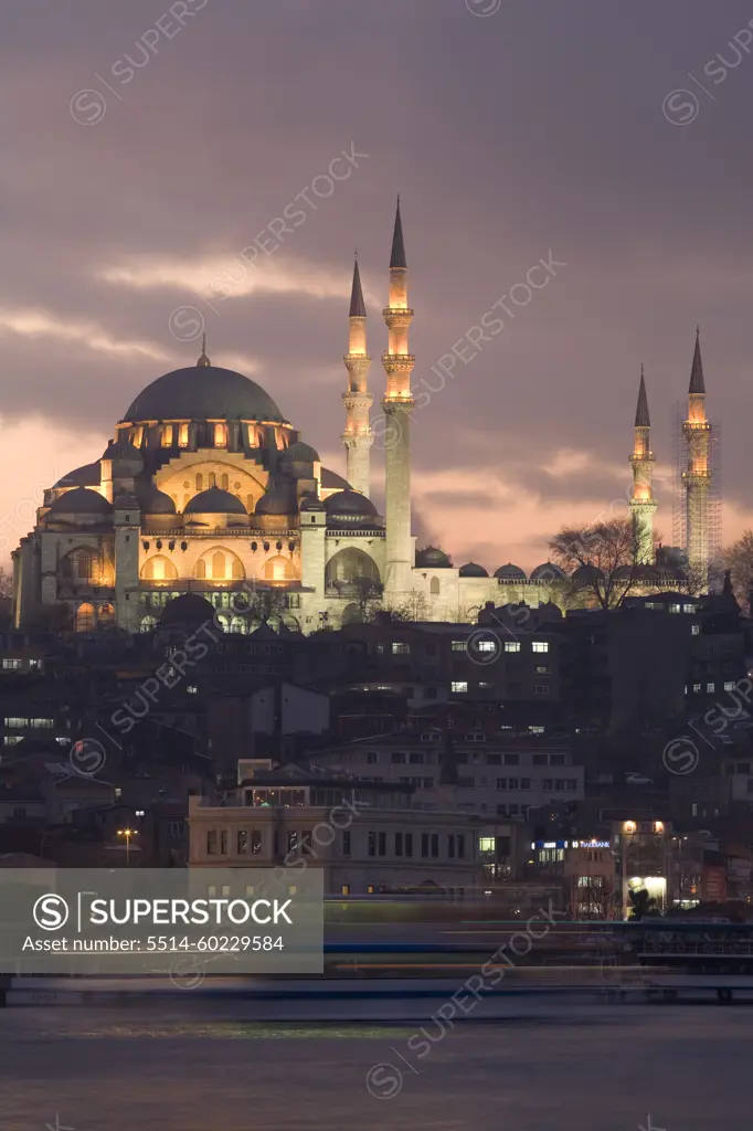 Suleymaniye Mosque in Istanbul, Turkey at dusk.