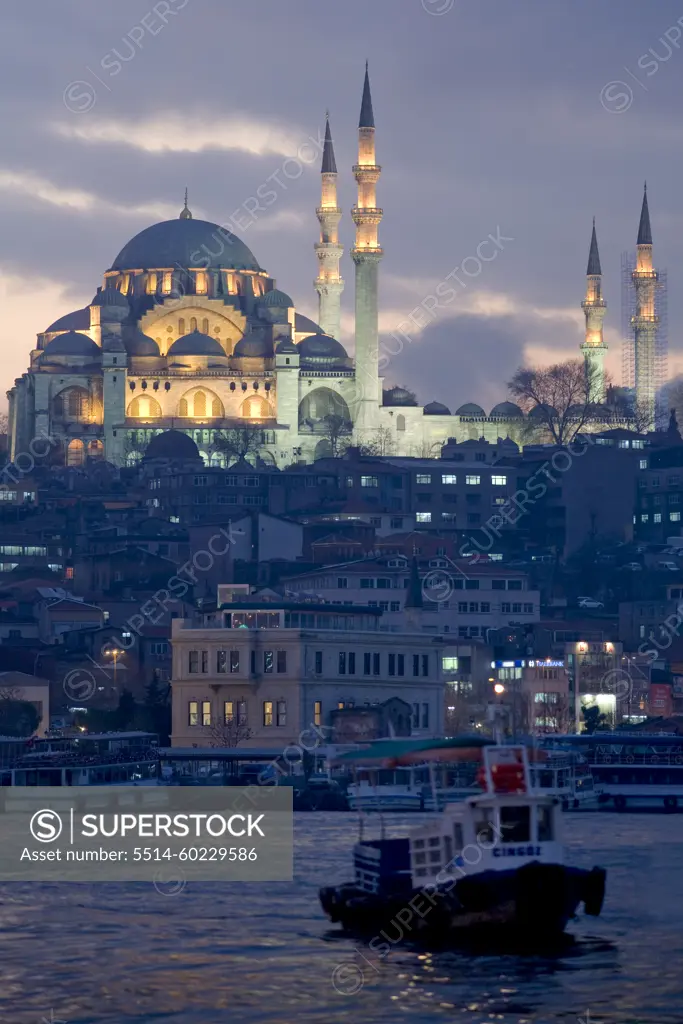 Suleymaniye Mosque in Istanbul, Turkey at dusk.