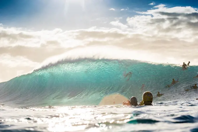 pipeline waves at the north shore in Hawaii