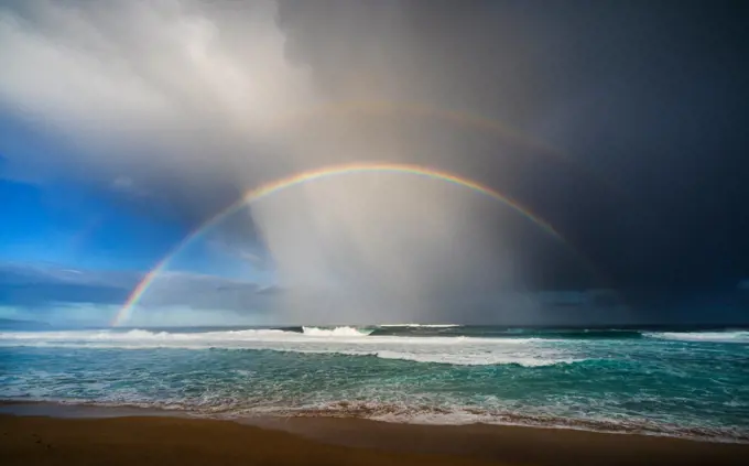 pipeline waves at the north shore in Hawaii