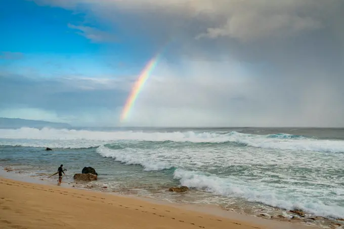 pipeline waves at the north shore in Hawaii