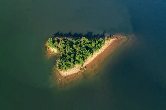 Tiny Islands Dot the Coastline of Lake Ouachita, AK