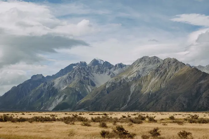 New Zealand countryside grazing land and beautiful tall mountains