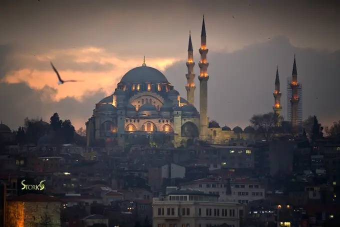 Suleymaniye Mosque in Istanbul, Turkey at dusk.