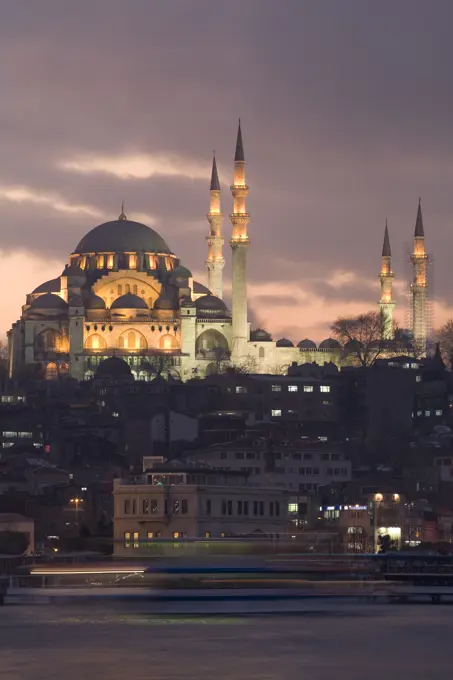 Suleymaniye Mosque in Istanbul, Turkey at dusk.