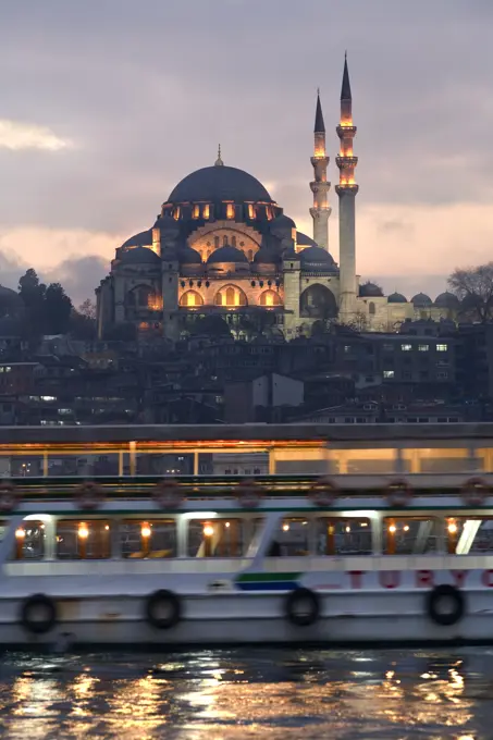 Suleymaniye Mosque in Istanbul, Turkey at dusk.