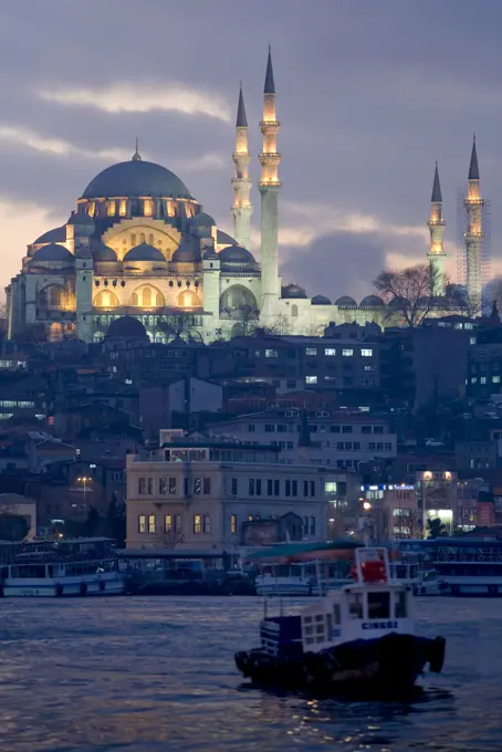 Suleymaniye Mosque in Istanbul, Turkey at dusk.