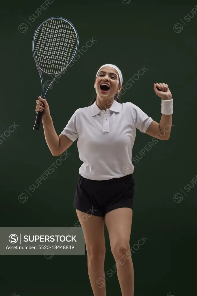 A WOMAN TENNIS PLAYER HAPPILY CHEERING