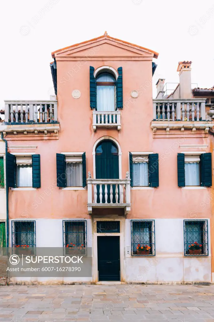 tourist routes of the old Venice streets of Italy