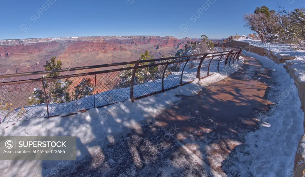 Walkway west of Mather Point Grand Canyon