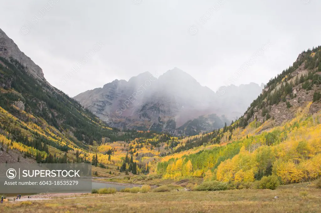 Maroon Bells, Elk Mountains, with colorful autumn leaves. Aspen Colorado