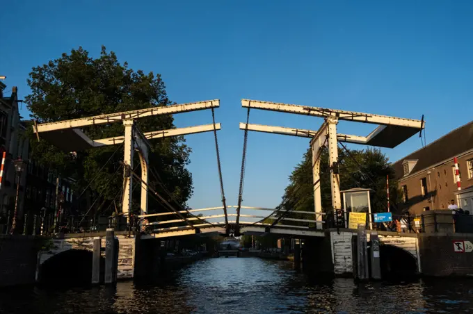 Daily life in Amsterdam, Netherlands. Vie quotidienne a Amsterdam, Pays-Bas.