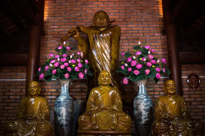 VIETNAM - DES TEMPLESTemple bouddhique au Vietnam.VIETNAM - TEMPLESBuddhist Temple in Vietnam.