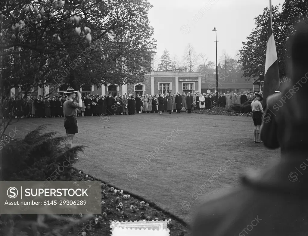 Anefo photo collection. 4 MAY Remembrance Day, Queen and Prince Bernhard Baarn. May 4, 1954. Baarn