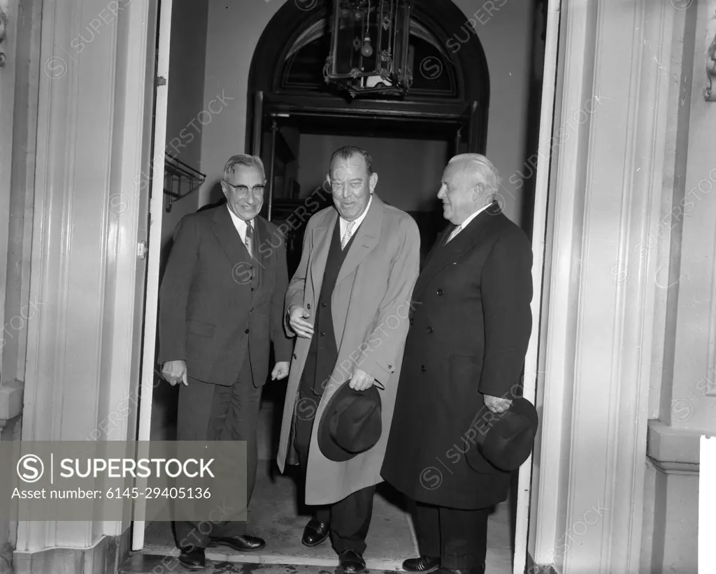 Anefo photo collection.  unknown . Premier de Quay receives Trygve Lie, v.L.n.R. Prof. De Quay, Trygve Lie and Norwegian ambassador O. Hildat. October 18, 1960