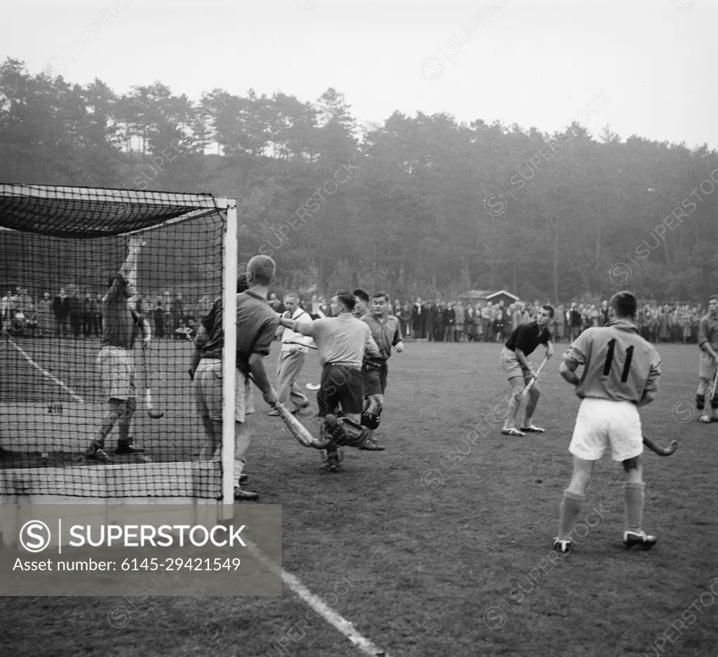 Anefo photo collection. Hockey HHYC against Olympics. First goal. October 14, 1956