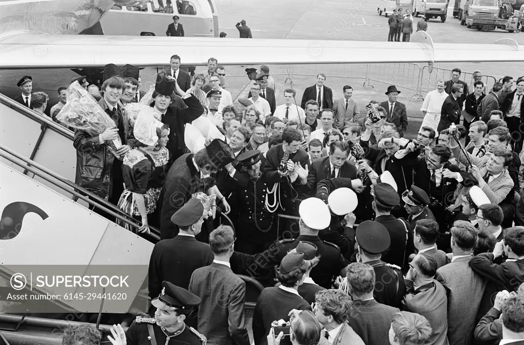 Anefo photo collection. Arrival Beatles at Schiphol, surrounded by police officers, the Beatles go to the arrival hall. June 5, 1964. Noord-Holland, Schiphol