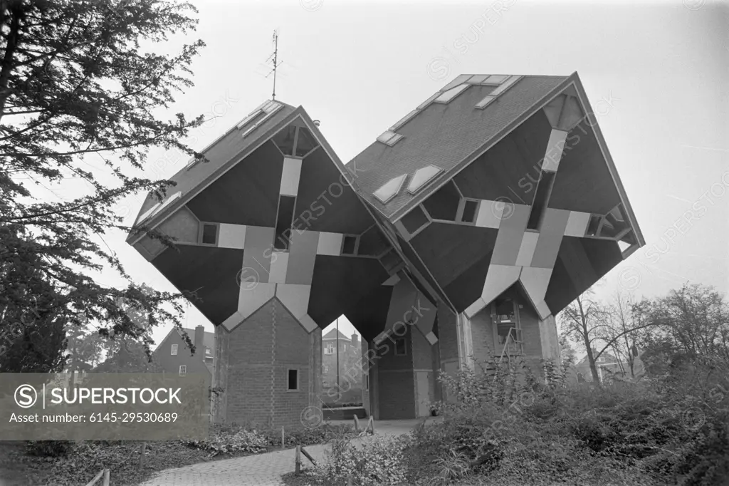 Anefo photo collection. Cube houses in Helmond by architect Piet Blom. October 28, 1977. Helmond, Noord-Brabant