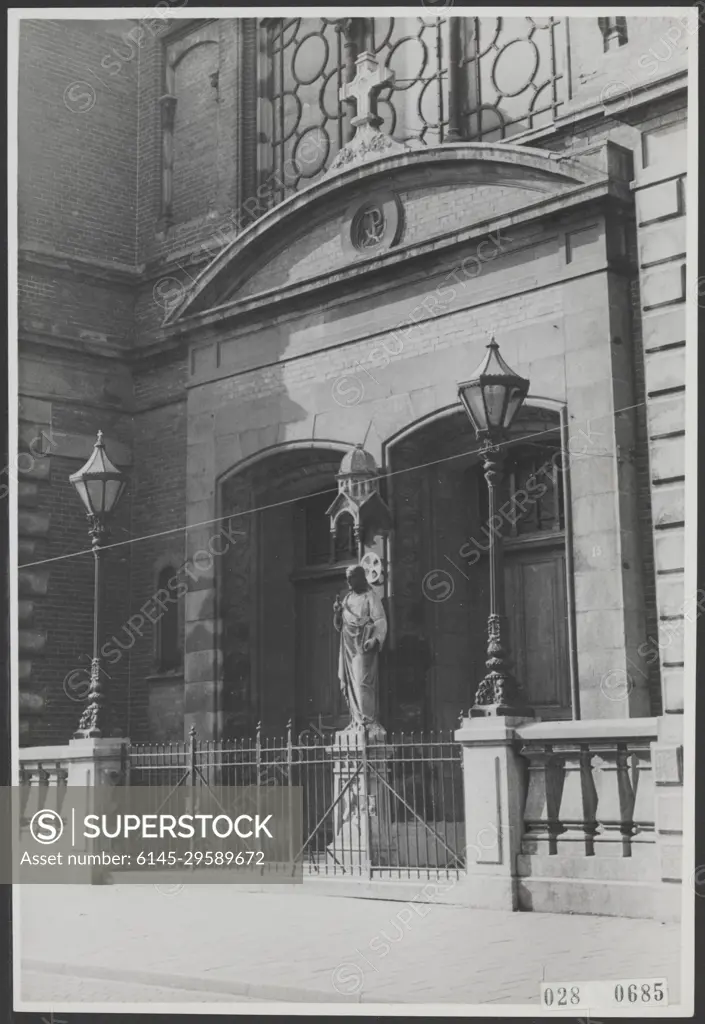 Elsevier photo collection. horn. Catholic Church Grote Noord Hoorn. 1938. Hoorn, Noord-Holland