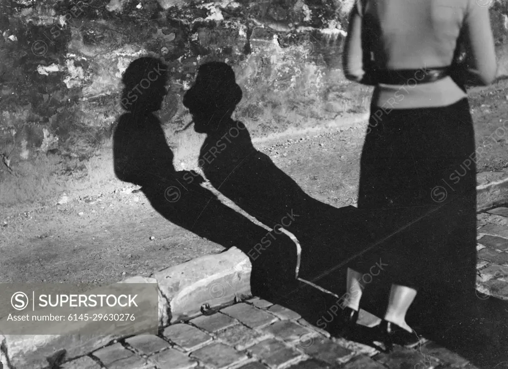 Poll photo collection. Report Paris. Shadows on the sidewalk. 1935. France, Paris