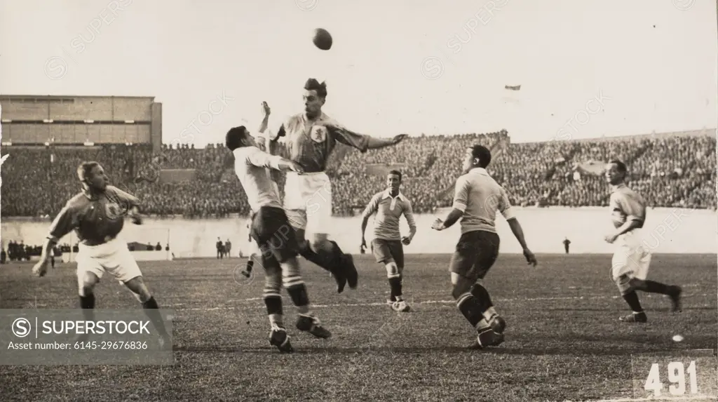 KNVB photo collection. Netherlands in the attack. Leo Ghering wins a headcloth. Links Jan Elfring, right Wout Buitenweg.nederland - Uruguay (0-2), played on 30 May 1928 at the Olympic Stadium in Amsterdam during the Olympic Games .. May 30, 1928. Amsterdam, Noord-Holland