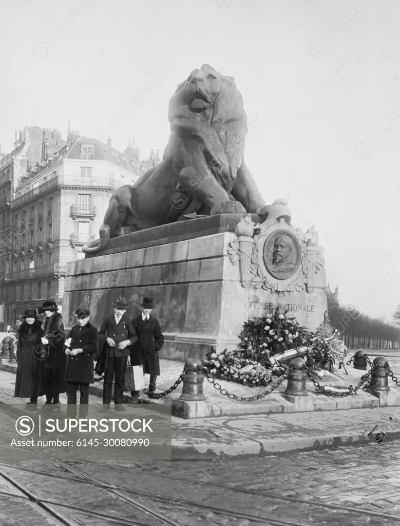 Denfert-Rochereau Square Place Denfert-Rochereau - Belfort Lion. Paris (14th arrest). Photograph of Charles Lansiaux (1855-1939).