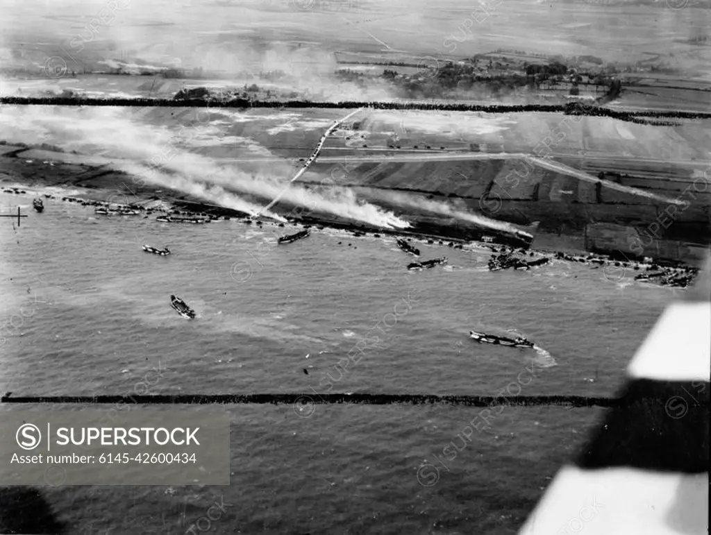 D-day - British Forces during the Invasion of Normandy 6 June 1944 Aerial oblique photo of the junction of King Red and King Green beaches, Gold assault area, during the landing of 50th Infantry Division, 6 June 1944. The Mont Fleury battery (WN 35a) and an anti-tank ditch are visible in front of the village of Ver-sur-Mer.