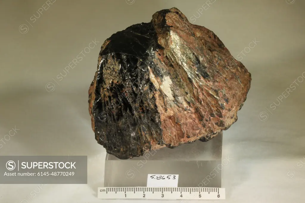 Samarskite-(Y). minerals. North America; USA; Connecticut; Hartford County; Glastonbury, Glastonbury; Spinelli Prospect