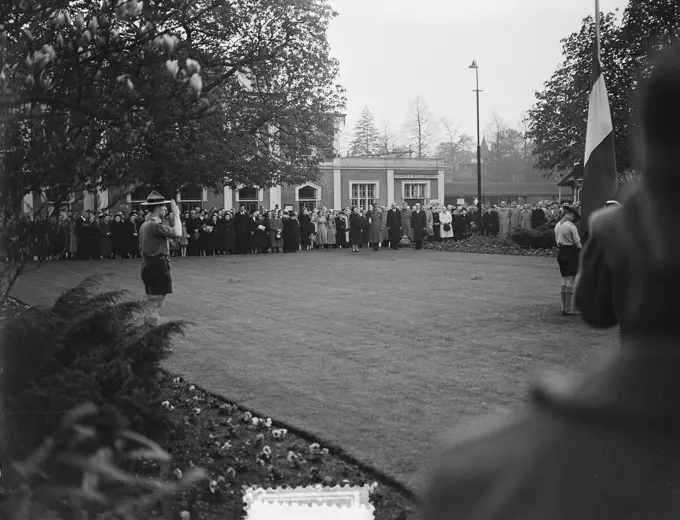 Anefo photo collection. 4 MAY Remembrance Day, Queen and Prince Bernhard Baarn. May 4, 1954. Baarn