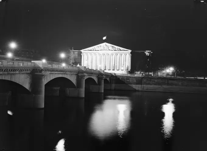 Poll photo collection. Report Paris. The building of the Chambre des Députés. June 1936. France, Paris