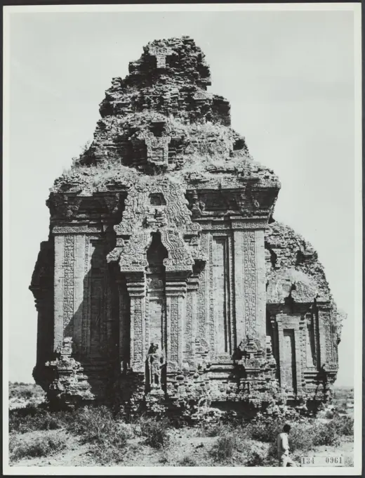 Photo collection Government information service. Temple in Vietnam. undated. Vietnam