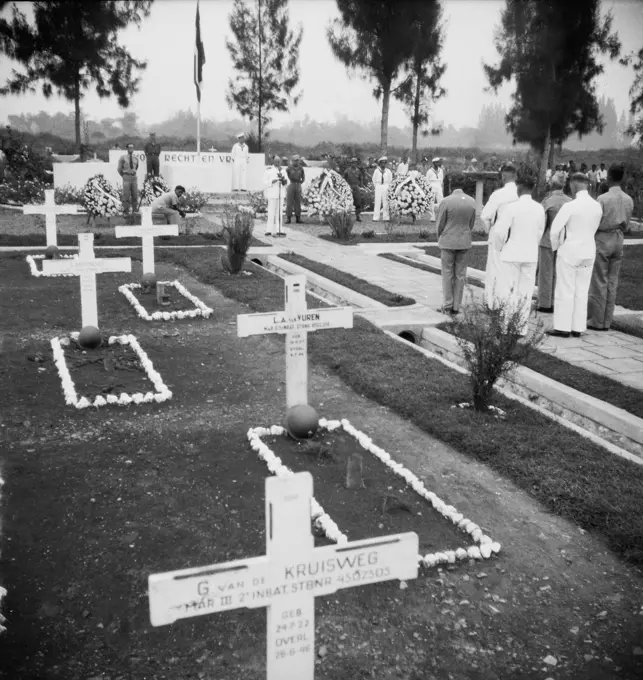 Photo collection Service for army contacts Indonesia. DLC Remembrance delivery worved Surabaya. Remembrance Day on Ereveld Kembang Koening Speech by Marine Pastor Ds. Oegema. May 4, 1949. Indonesia, Dutch East Indies, Surabaya