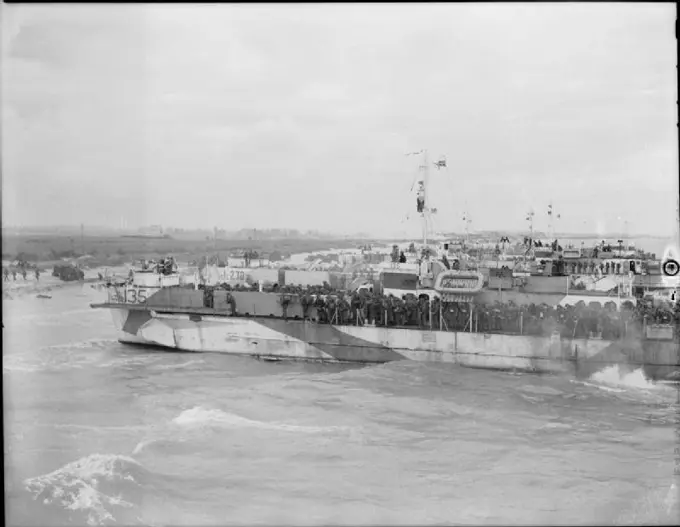 The Royal Navy during the Second World War- Operation Overlord (the Normandy Landings)- D-day 6 June 1944 Landing Craft Infantry (LCI 135, LCI 270 and LCI 262) about to disembark troops of the 9th Canadian Infantry Brigade onto 'Nan White' Beach, JUNO Area, at Bernieres-sur-Mer on D Day.