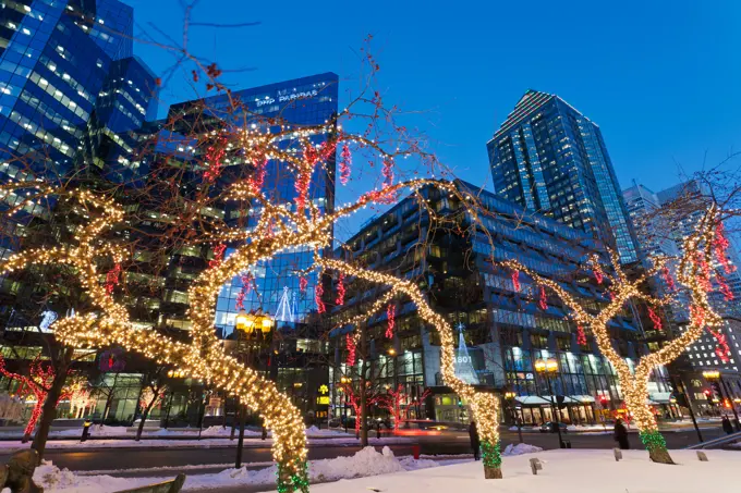 Canada, Quebec province, Montreal, decorations and Christmas lights, avenue McGill College