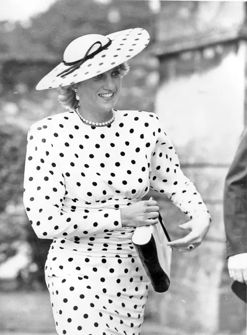 PRINCESS DIANA AT THE EARL OF ARUNDELS WEDDING AT ARUNDEL CASTLE. 1987 PIC MIKE WALKER 1987