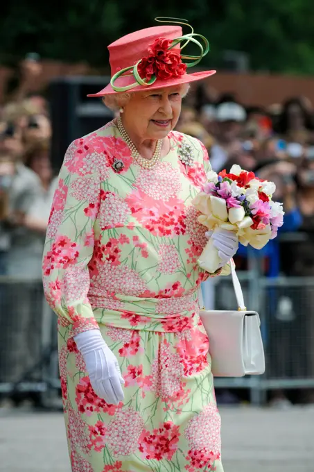 Toronto, Canada. September 9, 2022. Queen Elizabeth II has died at age 96. File photo: Queen Elizabeth II attends an honour guard ceremony in Toronto during the Royal Visit on July 6, 2010.