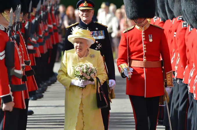 Edinburgh, UK. 28 June 2019.  Her Majesty The Queen attends the Ceremony Of The Keys at the Palace Of Holyroodhouse in Edinburgh.  The Guard of Honour will is F Coy Scots Guards.  Pipes and Drums are provided by the 1st Battalion, Scots Guards and Music by the Band of The Royal Regiment of Scotland. Credit: Colin Fisher/Alamy Live News