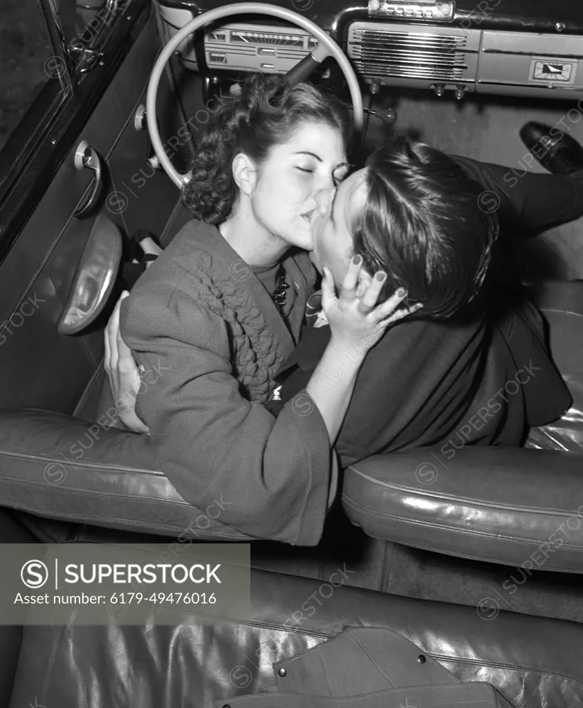 1940s CLOSE-UP COUPLE MAN WOMAN KISSING IN FRONT SEAT OF CONVERTIBLE CAR AT  DRIVE-IN MOVIE - SuperStock