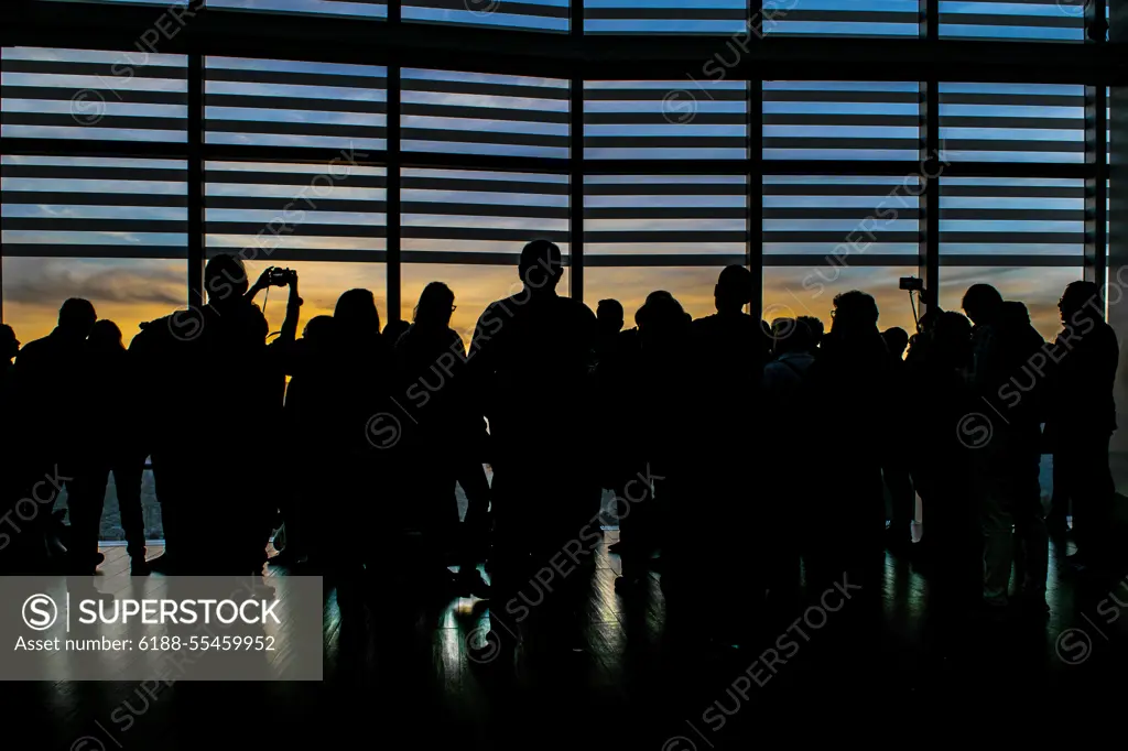 People at Modern Tower Viewpoint, Santiago de Chile SANTIAGO DE CHILE, CHILE, MAY - 2018 - High contrast group of people silhouette watching the view of the city at tower viewpoint in santiago de chile city, Chile Copyright: xZoonar.com/DanielxFerreira-LeitesxCiccarinox 13432841