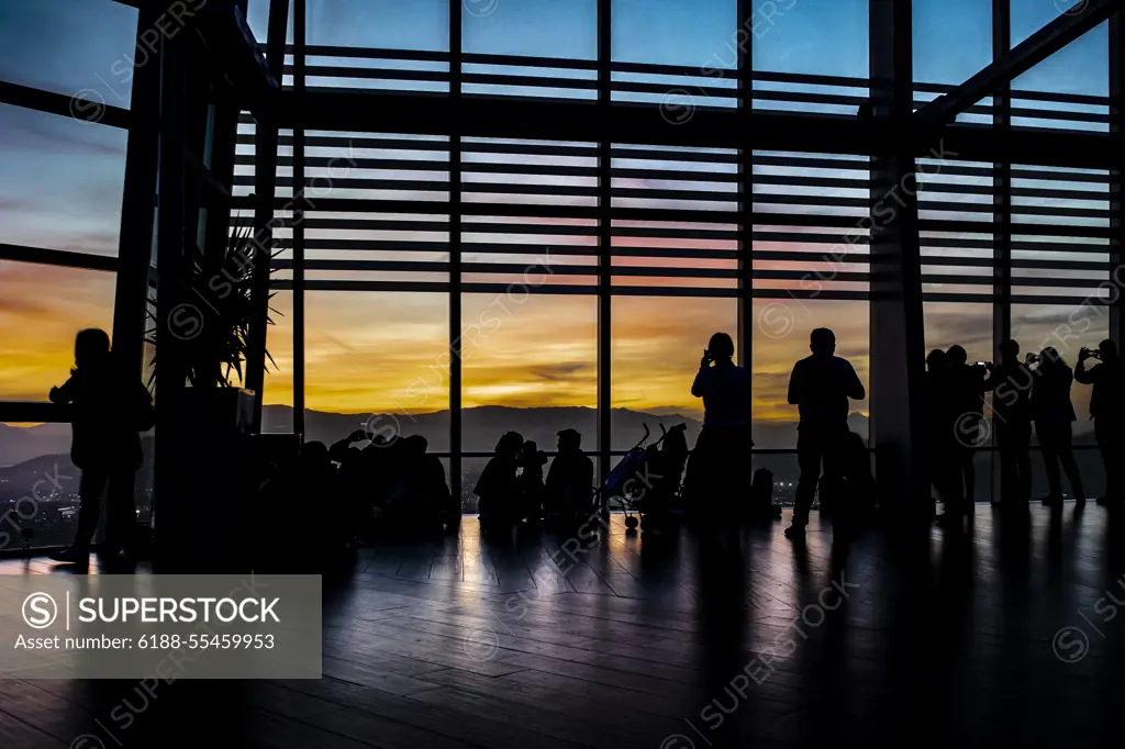 People at Modern Tower Viewpoint, Santiago de Chile SANTIAGO DE CHILE, CHILE, MAY - 2018 - High contrast group of people silhouette watching the view of the city at tower viewpoint in santiago de chile city, Chile Copyright: xZoonar.com/DanielxFerreira-LeitesxCiccarinox 13432854