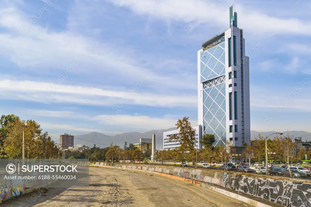 Santiago de Chile Cityscape SANTIAGO DE CHILE, CHILE, MAY - 2018 - Dry mapocho river at bella vista district santiago de chile city Copyright: xZoonar.com/DanielxFerreira-LeitesxCiccarinox 13465843