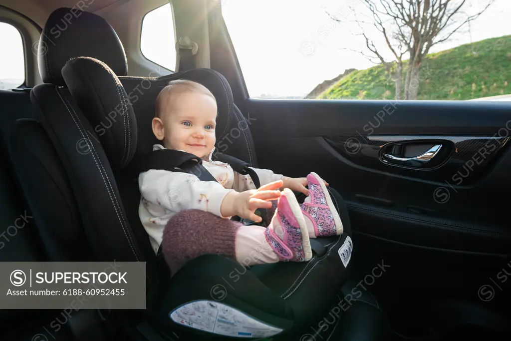 Joyful, smiling baby in a car seat enjoying a car ride Joyful, smiling baby in a car seat enjoying a car ride. Concept of travelling safely with kids ,model released, Symbolfoto Copyright: xZoonar.com/MariaxKraynovax 21787069 ,model released, Symbolfoto ,property released